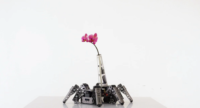 Oczy cię nie mylą, ten robot ze sztuczną inteligencją to wazon na kwiaty