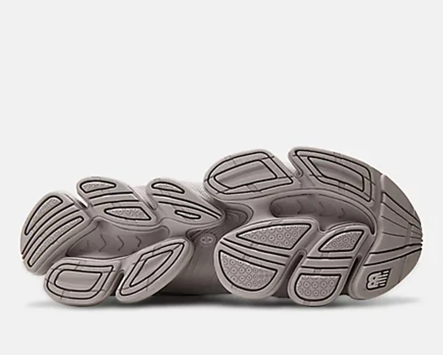 Luxe bez skóry i z wielką podeszwą. New Balance inaczej rozumie dziś premium