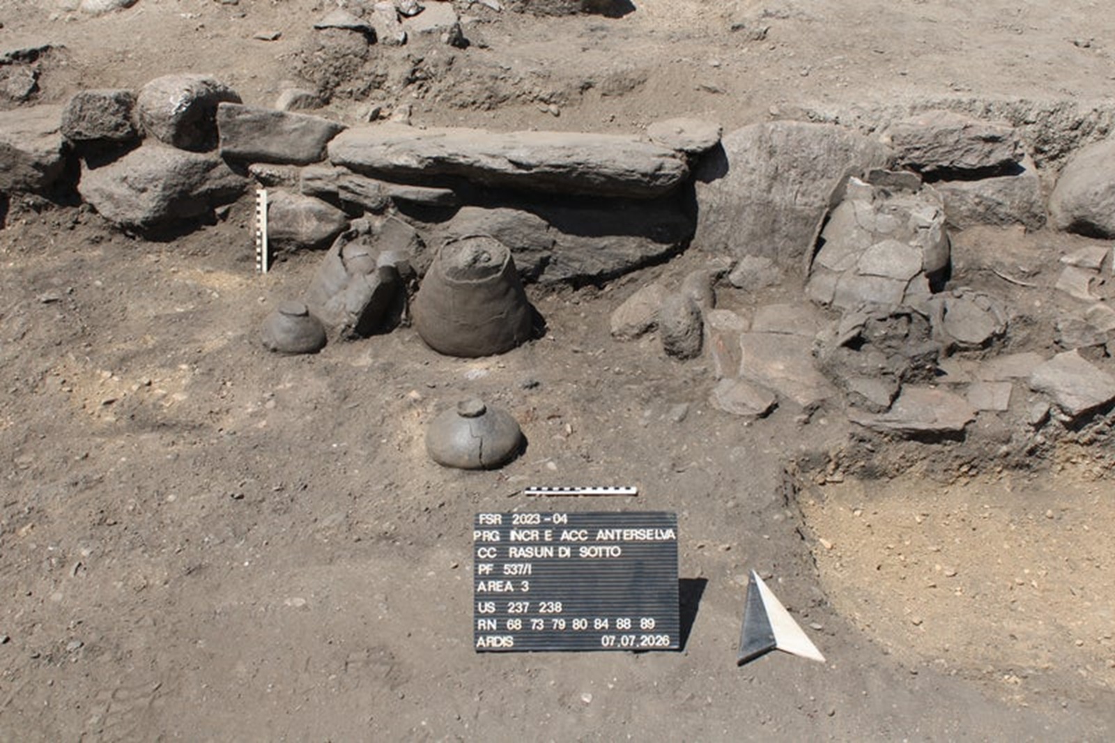Dziesiątki prehistorycznych domów w Alpach. Archeolodzy odsłonili ślady niezwykłej osady