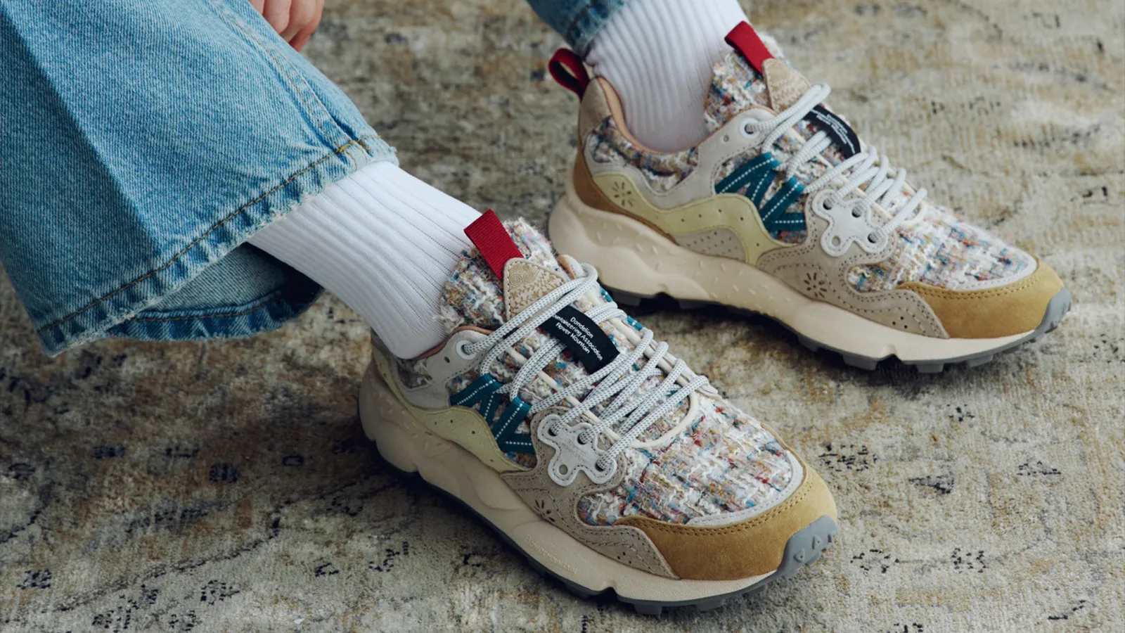 Japończycy od wieków używali tych szwów do naprawy. Flower Mountain przenosi je na sneakersy
