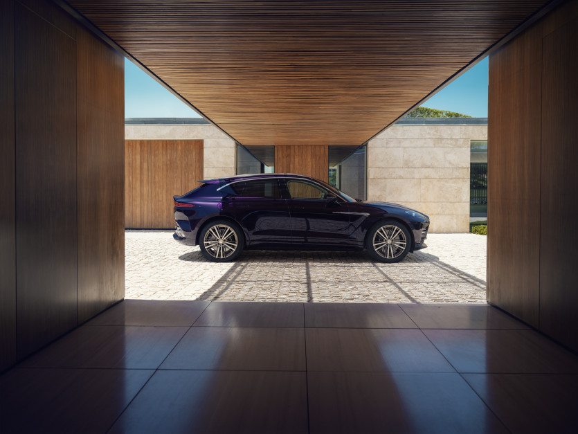 Wielki SUV z osiągami supersamochodu. Aston Martin najwyraźniej nie zna słowa wystarczy