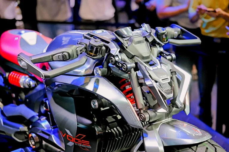Elektryczny moment i benzynowy zasięg. Voge ma własny pomysł na motocykl przyszłości