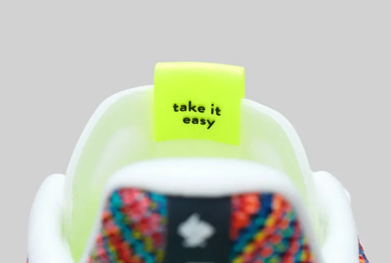 Wyglądają jak kultowe Nike sprzed dekady, ale mają zupełnie inne zadanie. Stawiają na komfort