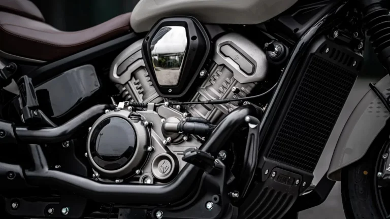 Harley stawia na wielkie V-twiny. Benda wybrała cztery cylindry i znacznie wyższe obroty