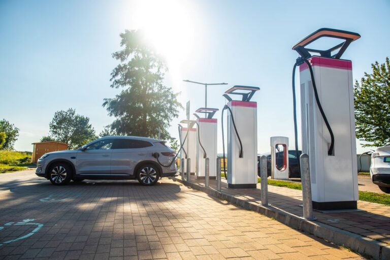 Co naprawdę psuje się w starszych elektrykach? Ładowarka pokładowa, falownik, chłodzenie i bateria pod lupą