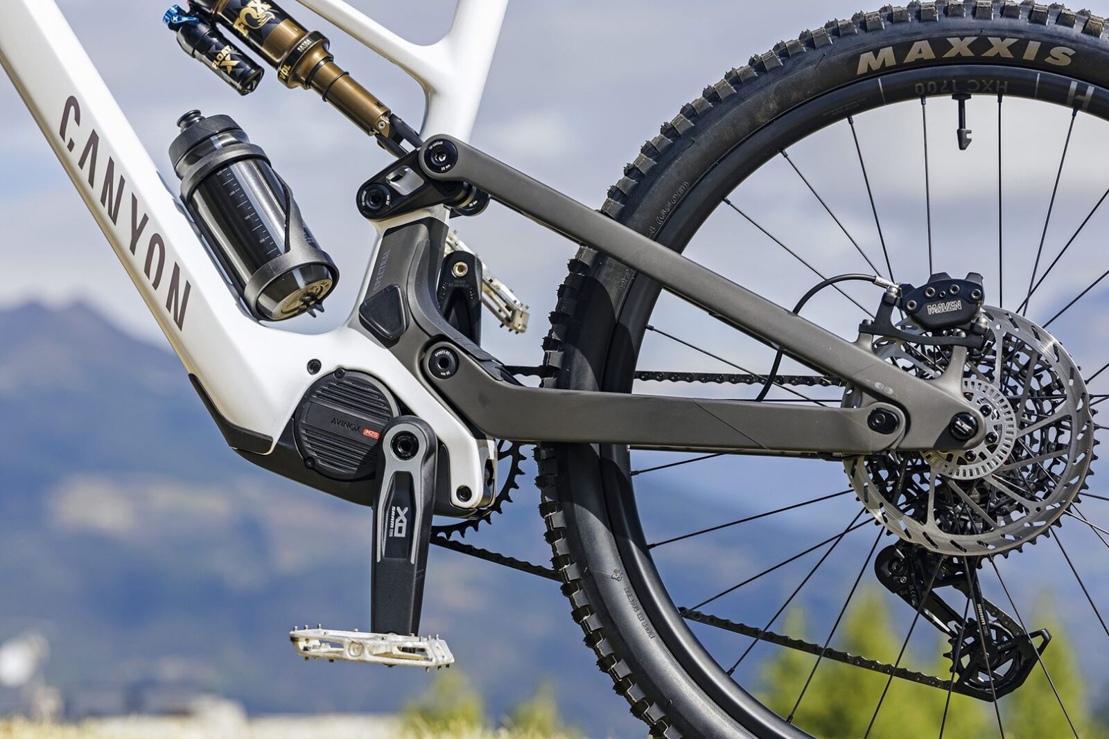 Canyon zmienia Shimano na Avinox. Nowy model ma do 150 Nm i bardzo rozsądną masę