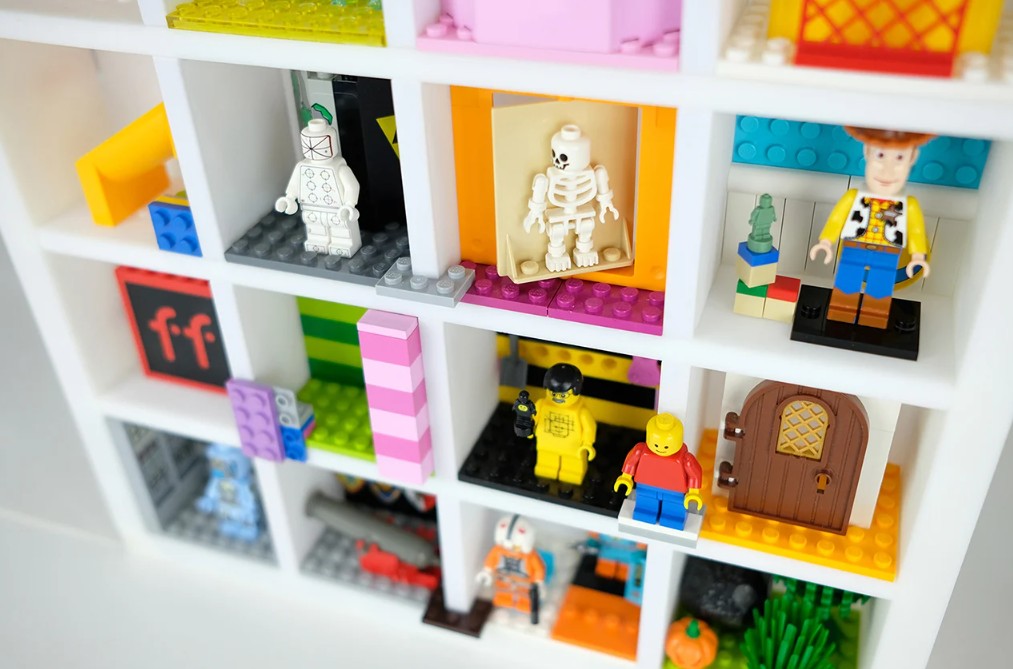 Twoje minifigurki LEGO zasługują na coś lepszego niż woreczek strunowy. Zapomnij o bałaganie z Finity Frames