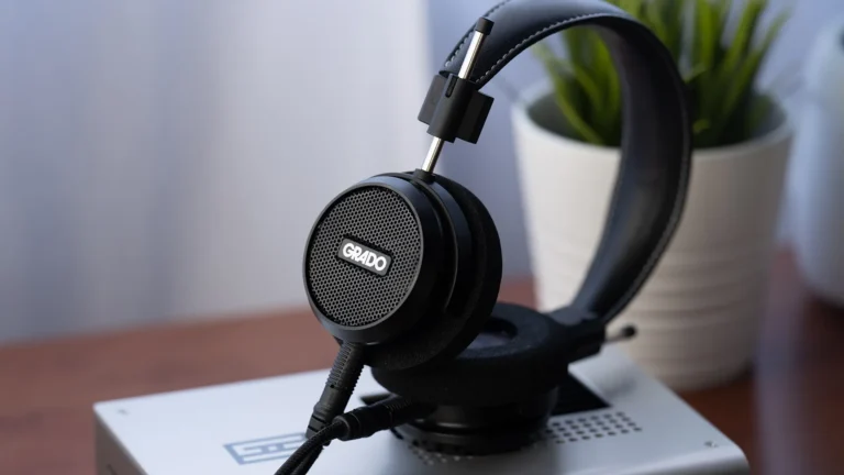 Zapomnij o Bluetooth i ANC. Grado stawiają na tradycyjny sposób słuchania muzyki