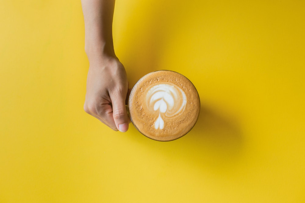 Kawa z mlekiem kobiecym? Możesz ją zamówić w Polsce