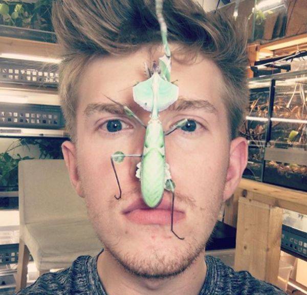 Kim jest chłopak z owadami na twarzy? “Hodowla insektów to praktycznie jedyna rzecz, którą się zajmuję”