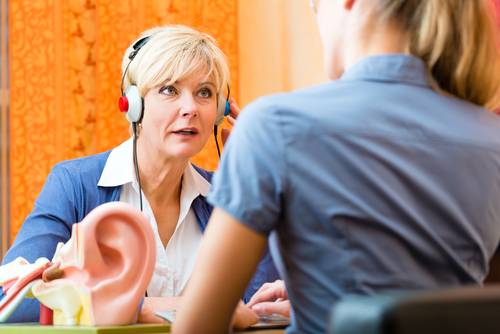 Jak nowe technologie wpływają na słuch? [AUDYCJA]