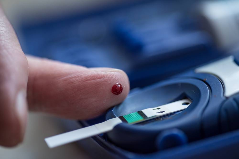 Nie lubisz pobierania krwi? Lekarze potrafią coraz więcej wyczytać ze śliny czy spermy