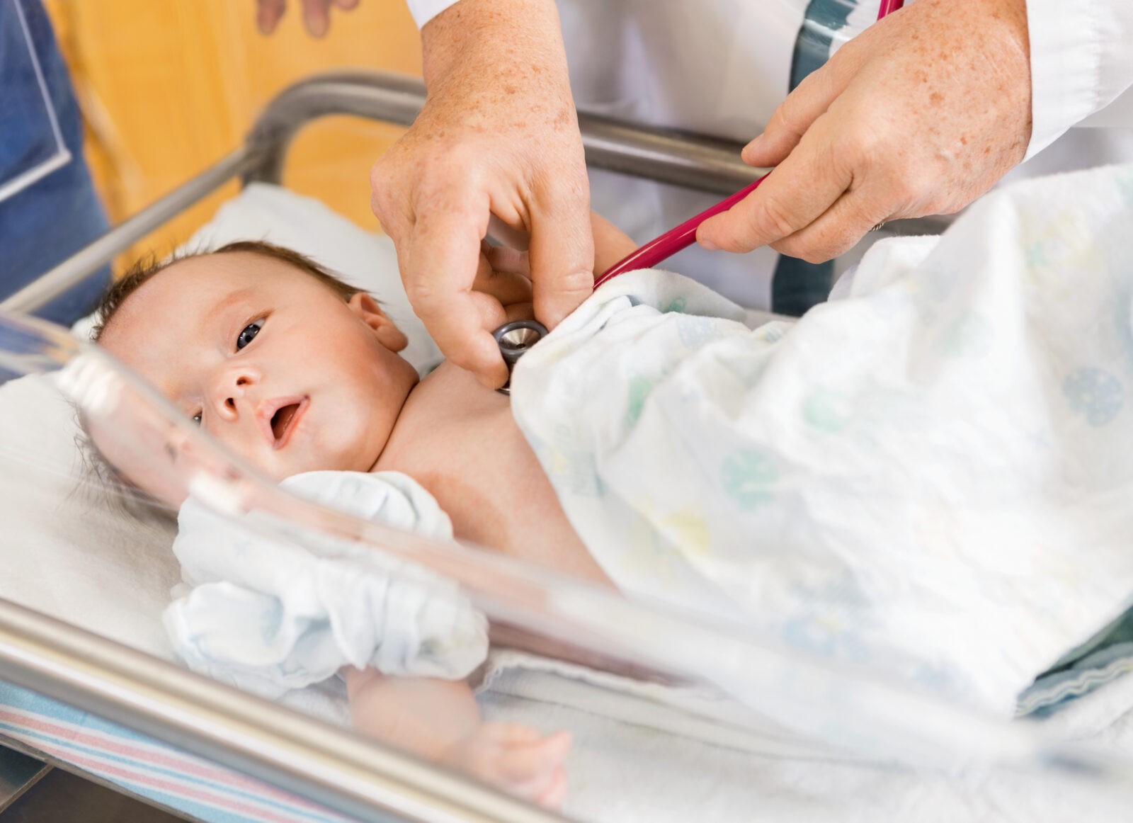 Wysoka umieralność niemowląt to nie historia. Nowy raport UNICEF nie pozostawia złudzeń