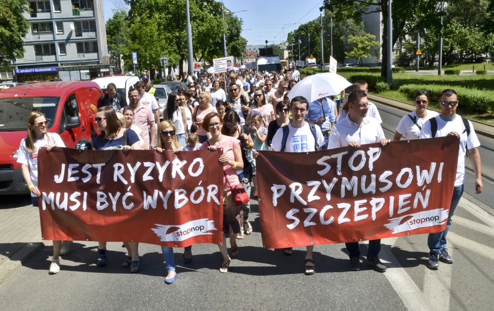 “W Polsce lawinowo rośnie liczba niezaszczepionych dzieci”. Wróci odra i groźne powikłania? Eksperci alarmują