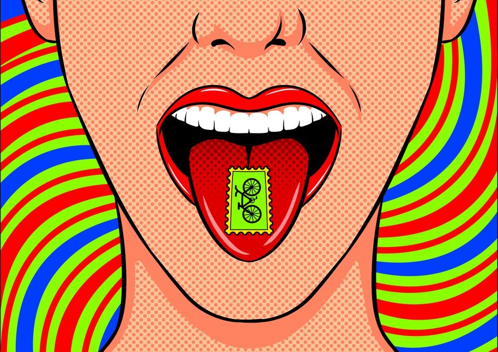 Dlaczego LSD tak długo działa? Wbija się w nas, dosłownie