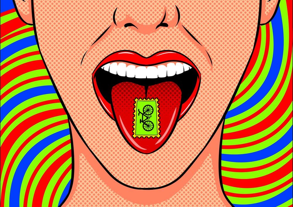 Dlaczego LSD tak długo działa? Wbija się w nas, dosłownie