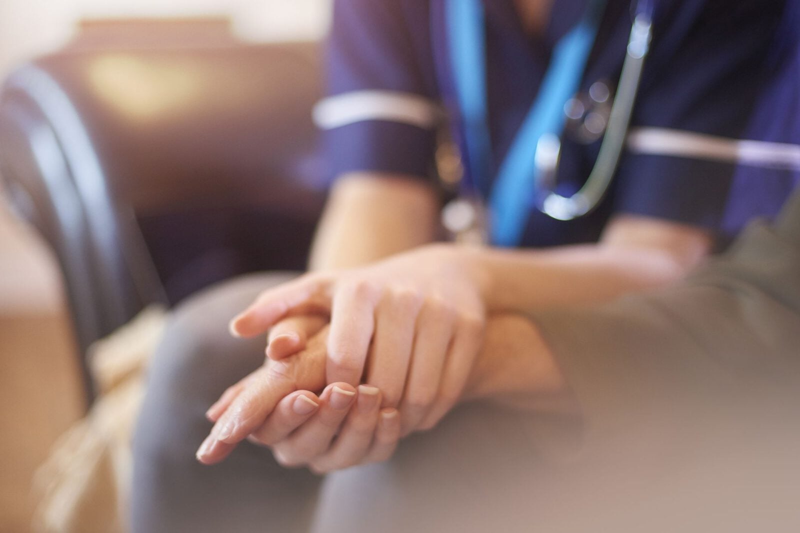Z hedonistycznej bywalczyni salonów w pracownicę hospicjów. Oni zupełnie zmienili swoje życie
