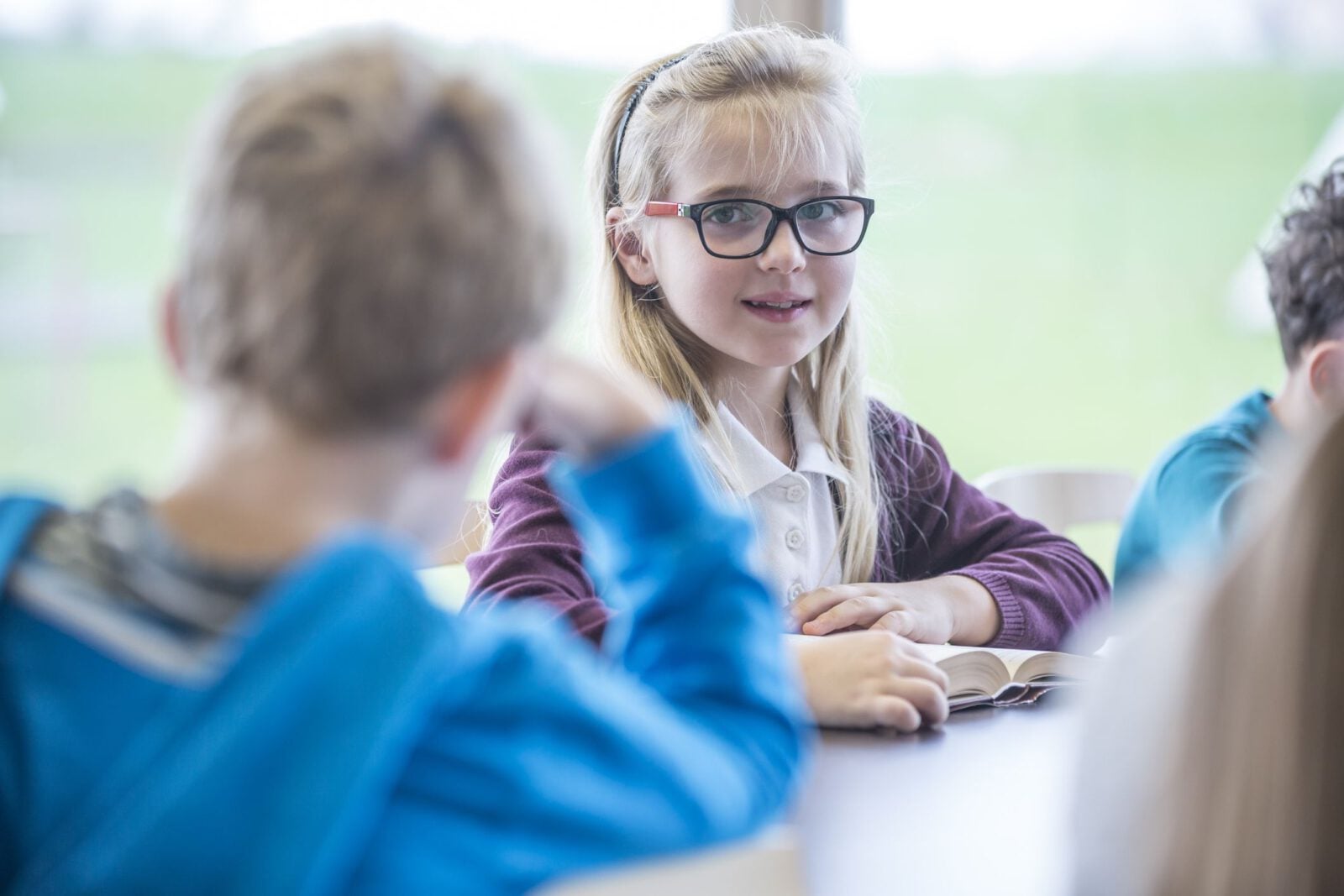ADHD daje inne objawy u dziewczynek niż u chłopców. „Żywiołowa, lubiana, ciężko pracuje na dobre stopnie”