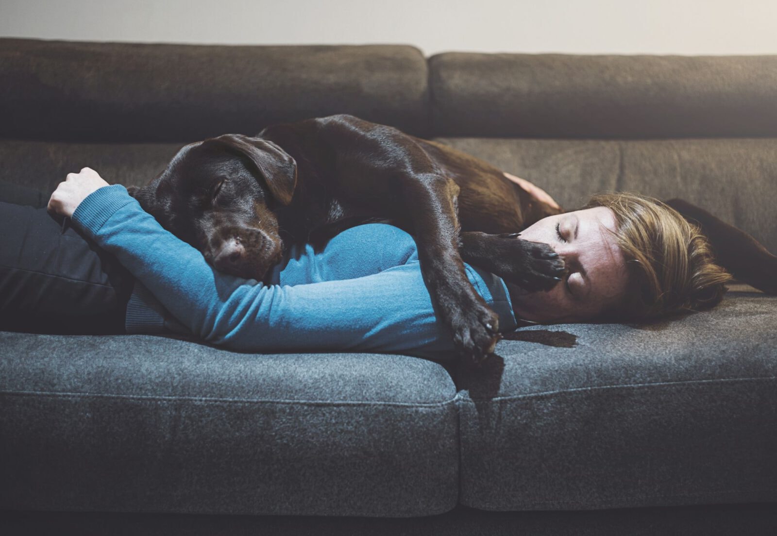 Chroniczna samotność zmienia nasze mózgi. Co z nami robi brak kontaktu z innymi i czy da się to odwrócić?