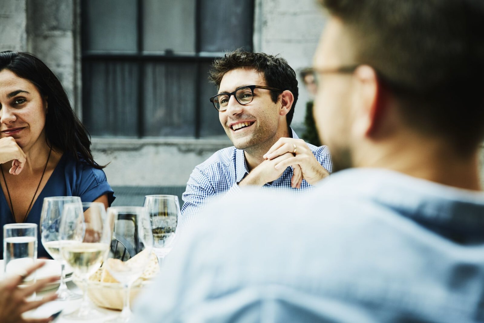 Kontakty twarzą w twarz nas leczą! Osoby towarzyskie żyją dłużej