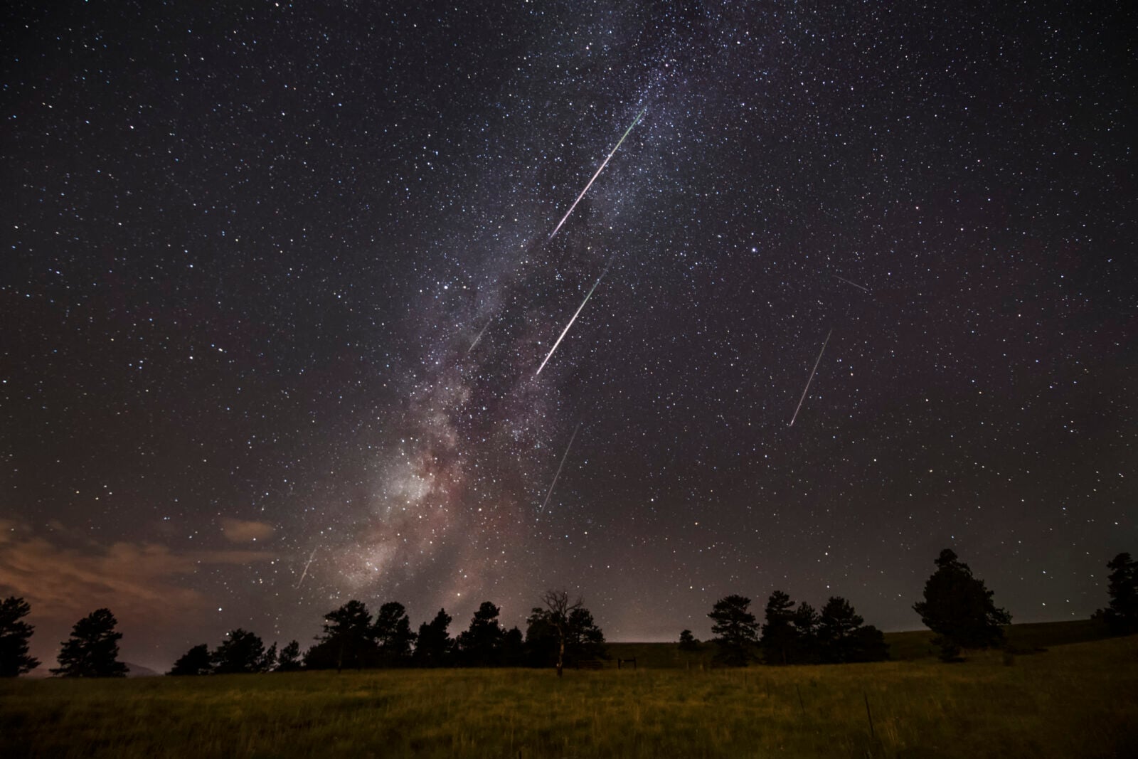 Geminidy to piękny deszcz meteorów. Mało kto jednak wie, że są one efektem kosmicznej katastrofy