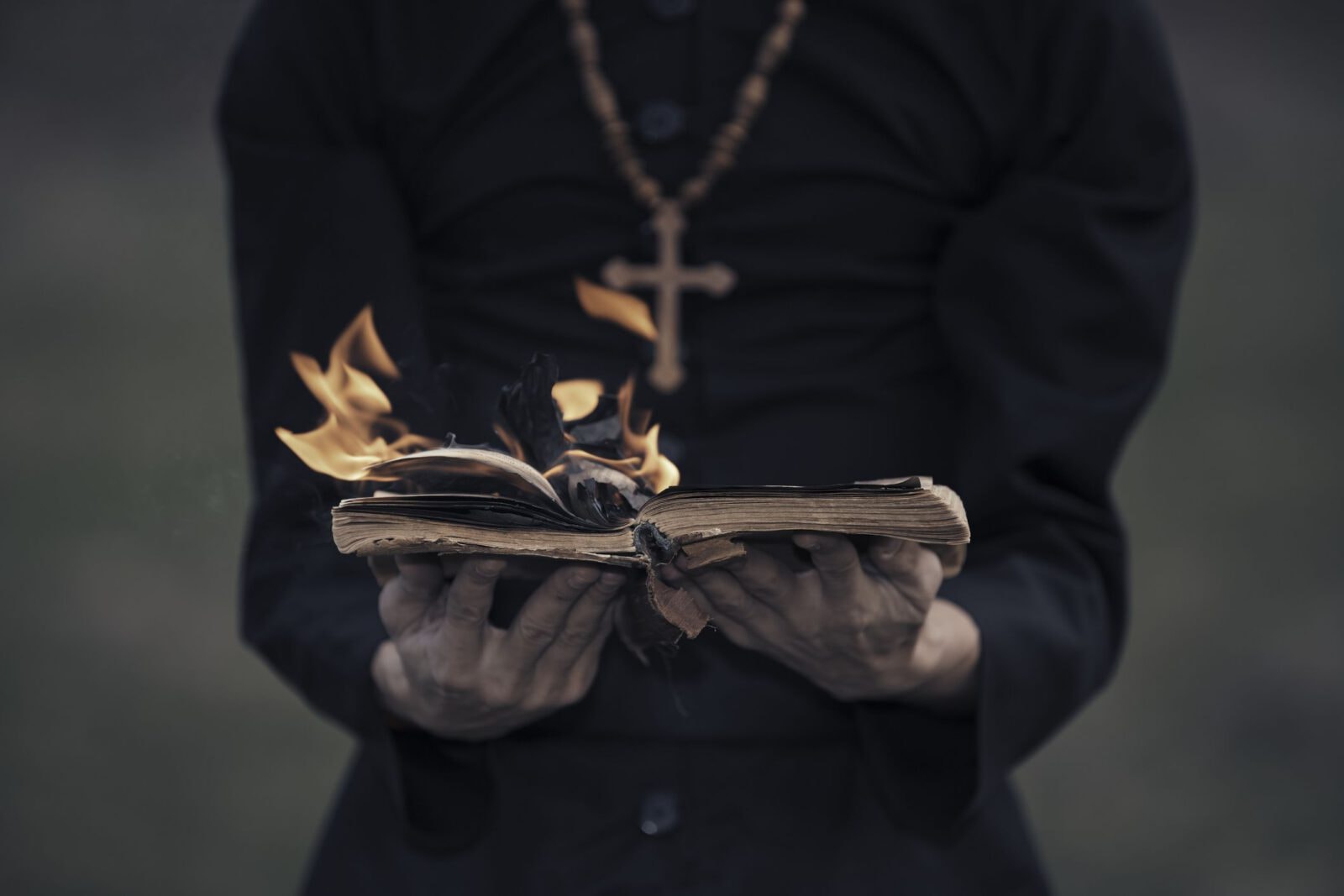 “40% ludzi przeżyło coś niewytłumaczalnego”. Z psychiatrą o egzorcyzmach i objawieniach