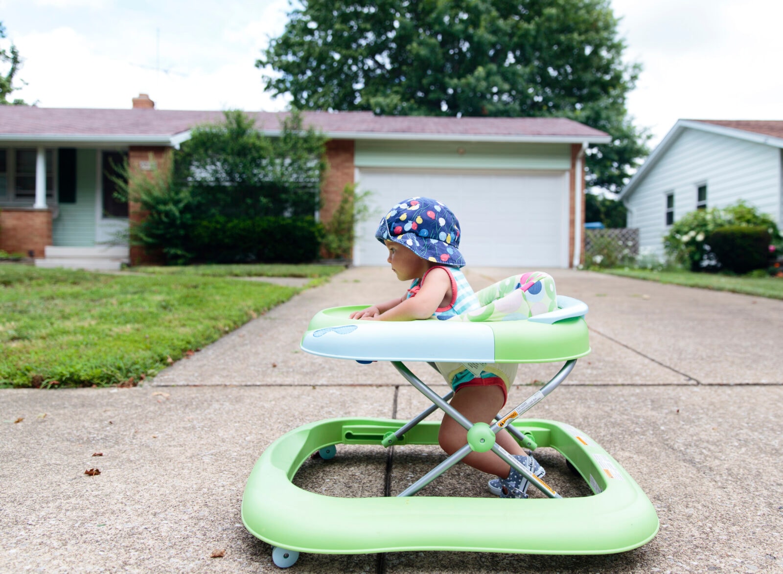 Eksperci apelują, by zakazać sprzedaży chodzików. Ucierpiało ponad 200 tys. maluchów