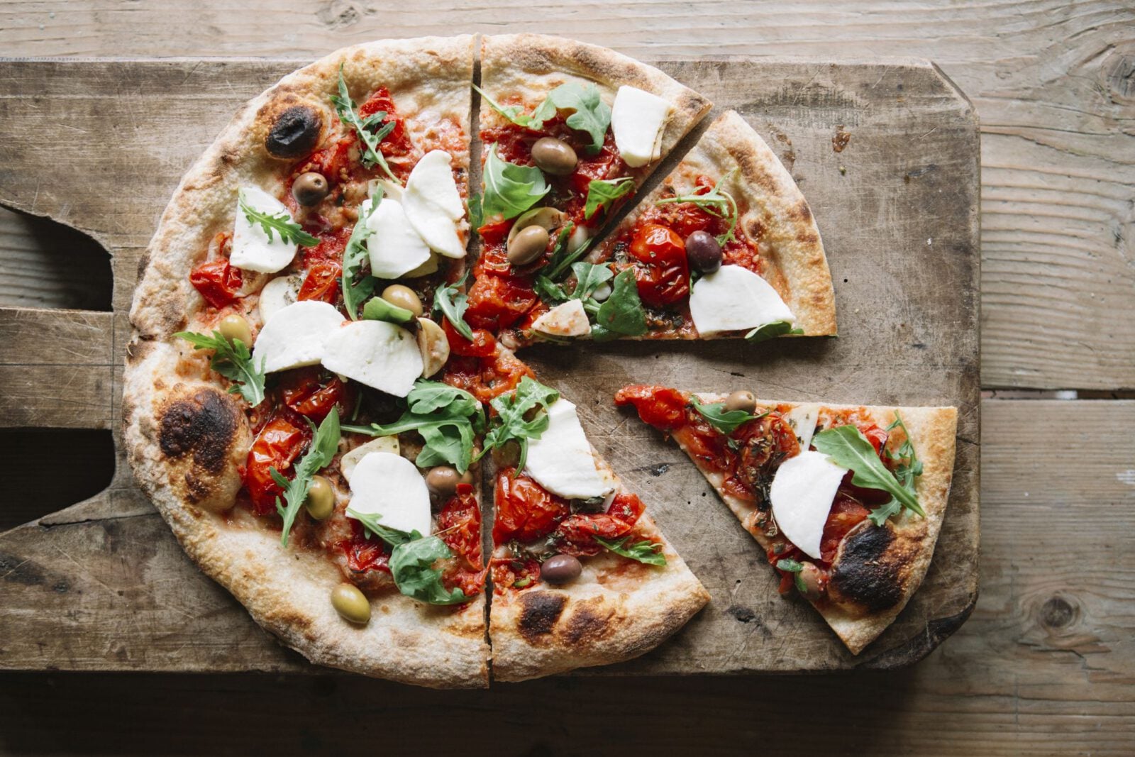 Dlaczego w kosmosie wszystko się kręci? “Efekt pizzy” wiele wyjaśnia