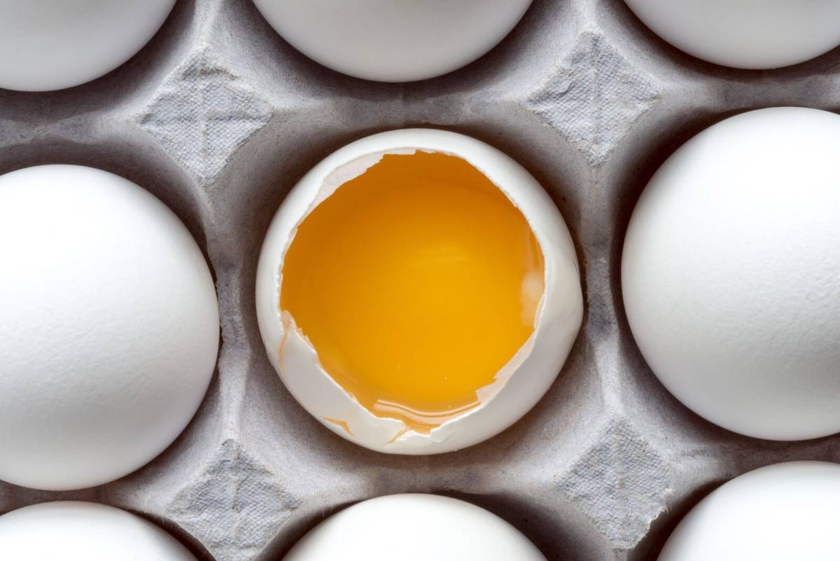 Ma tylko 75 kcal, chroni przed cukrzycą i nadciśnieniem. Ale czy jajko jajku równe?