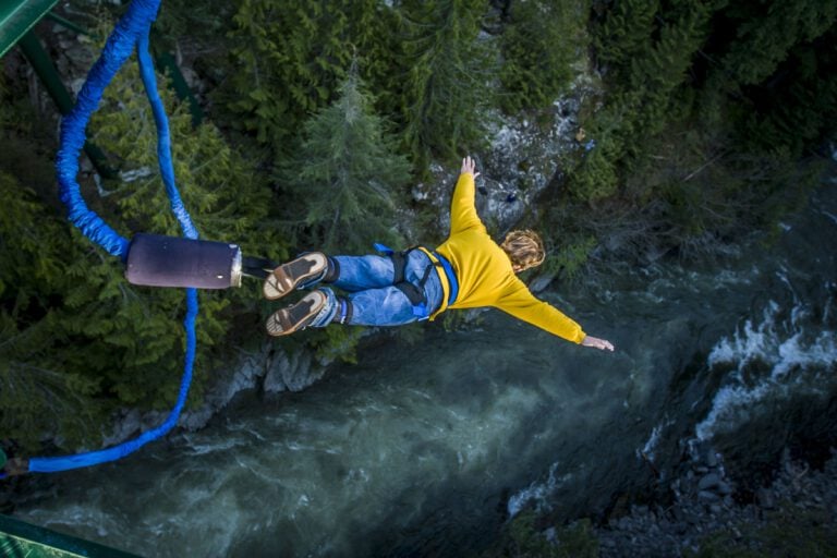 Ig Noble 2018. Skok na bungee przy kamieniach nerkowych? Ludzkie mięso małokaloryczne?
