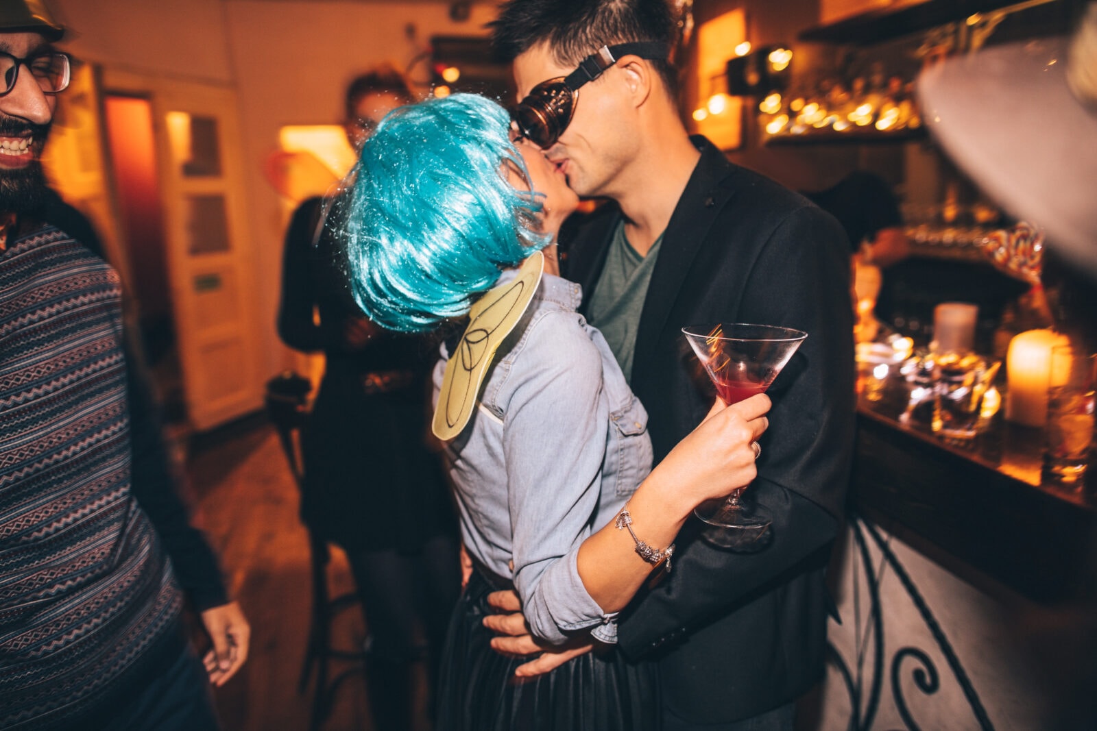 Całowanie to nie zdrada? Mężczyźni i kobiety zupełnie różnie do tego podchodzą