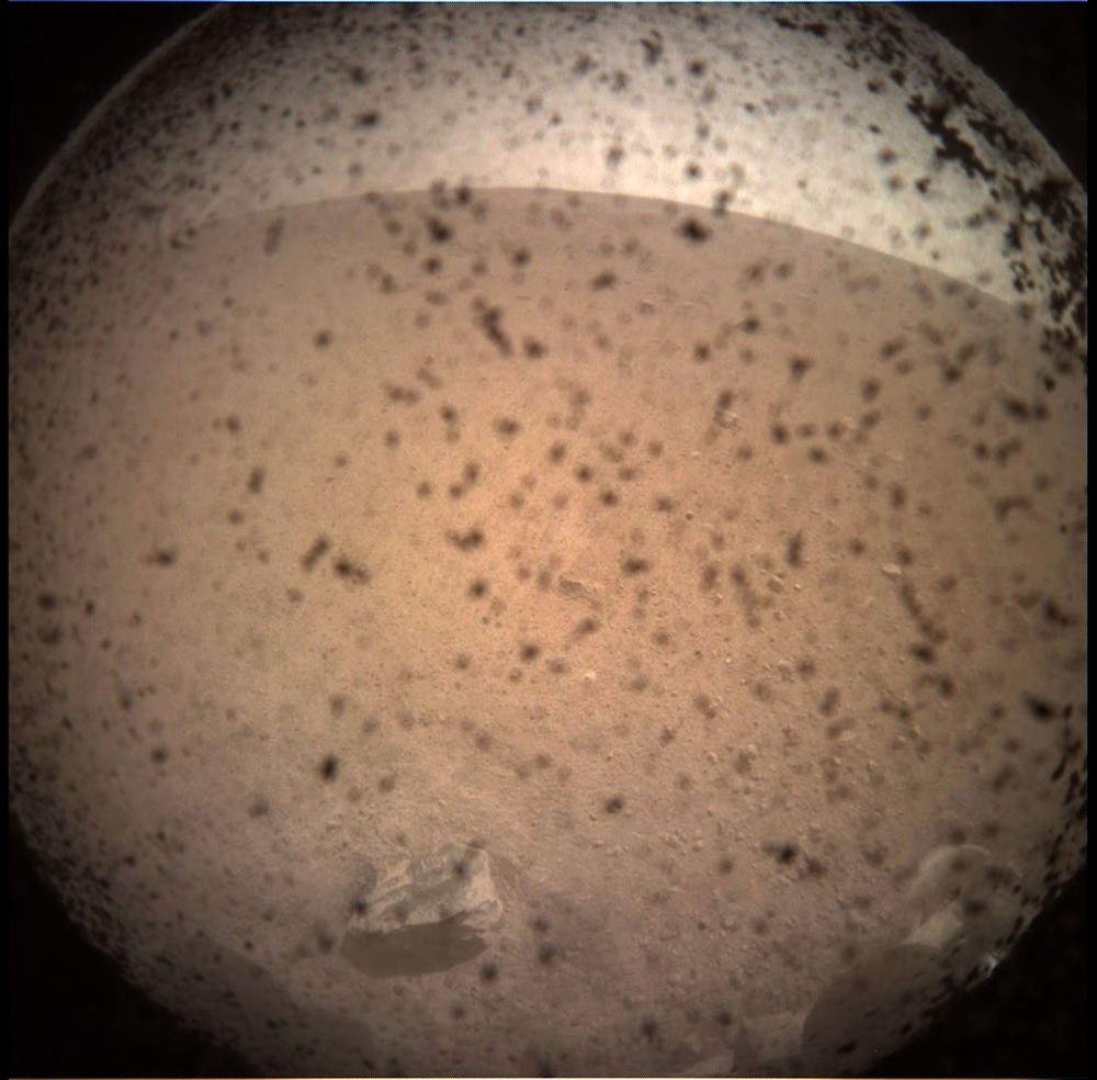 Pierwsze zdjęcia z Marsa. NASA InSight wylądował [GALERIA]