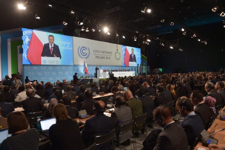 Rusza szczyt klimatyczny… w stolicy polskiego węgla. A w Australii: zużycie plastikowych toreb spadło o 80%