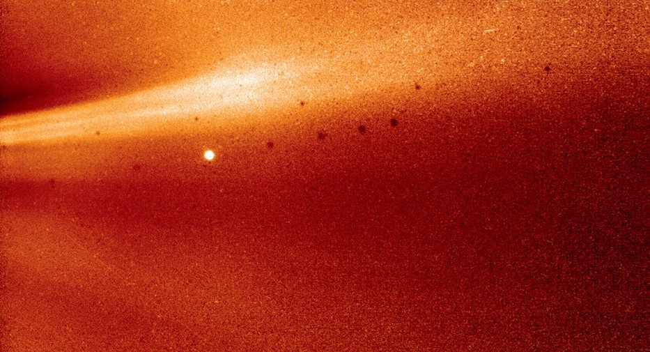 Oto pierwsze zdjęcie zrobione tak blisko Słońca. Sonda Parker odkrywa “nowe fenomeny”