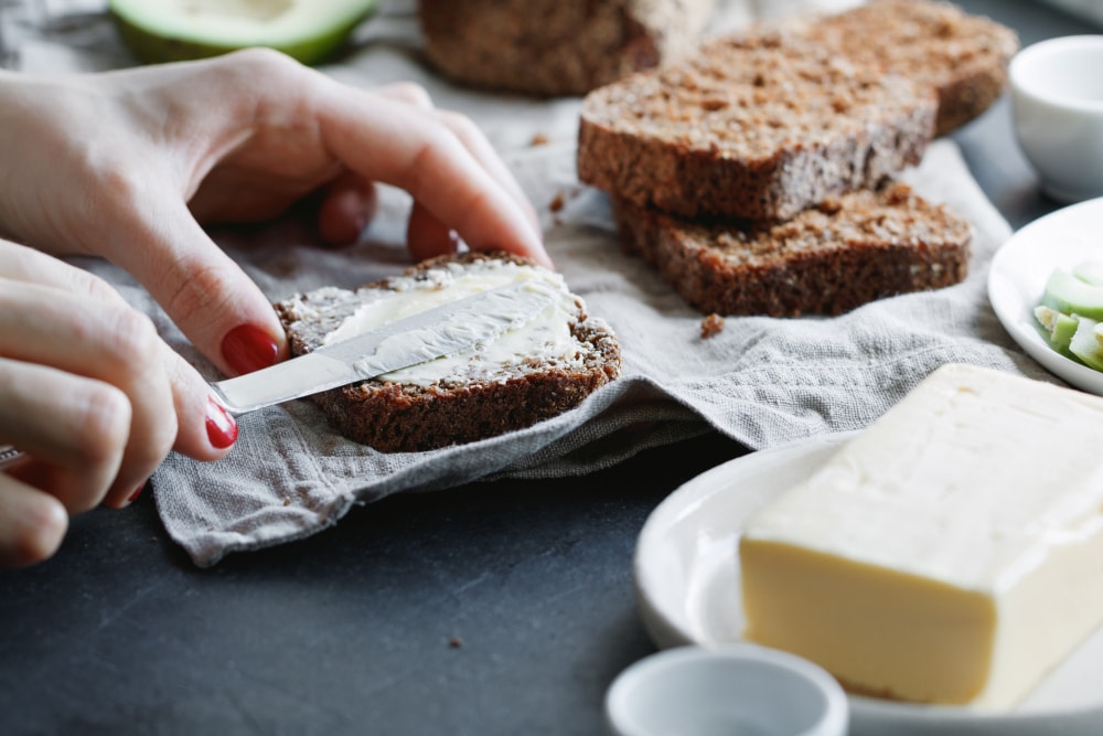 Tłuszcze do smarowania pieczywa. Dla kogo masło, a dla kogo margaryna?