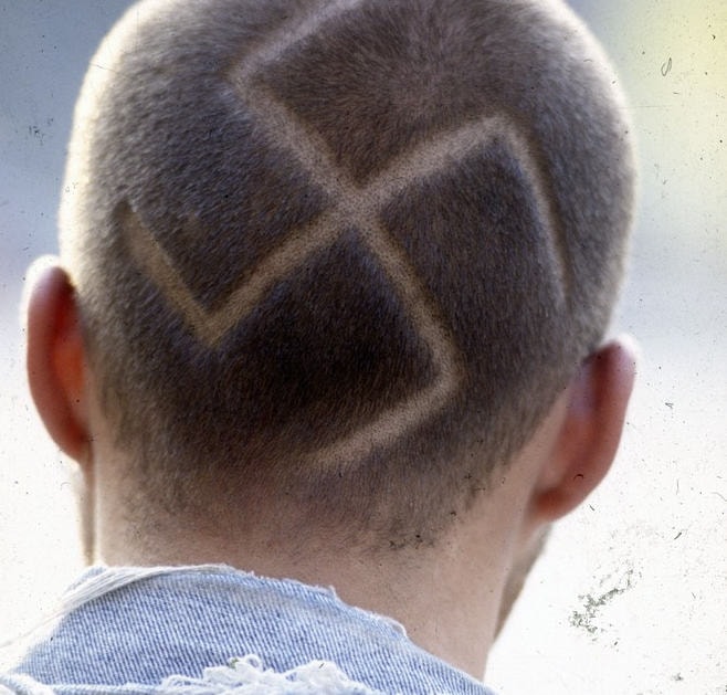 Wielkie buty i łyse głowy kiedyś były symbolem tolerancji! Kręte drogi skinheadów
