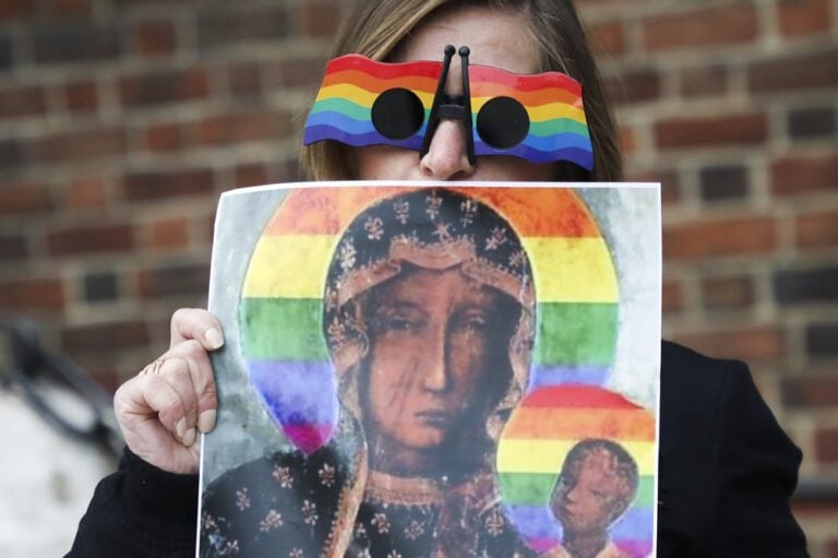 Co złego w Tęczowej Matce Bożej i jak można nie lubić tęczy? Felieton Łukasza Orbitowskiego
