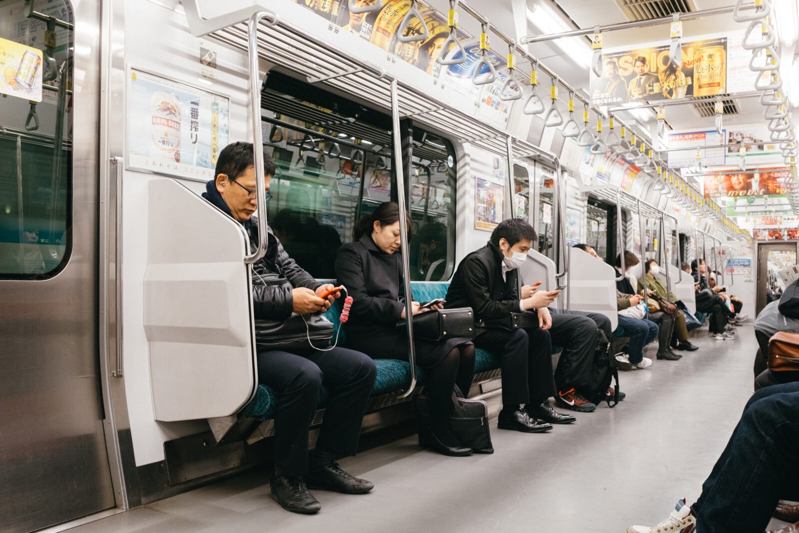 1 na 10 Japończyków przed czterdziestką nigdy nie uprawiał seksu. Kraj dziewic i prawiczków?