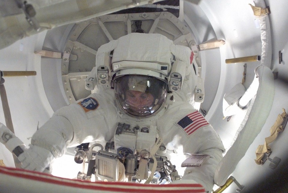 Astrobakterie kałowe, orbitalny szczep pałeczki ropy. Pod względem higieny stacja kosmiczna to koszmar