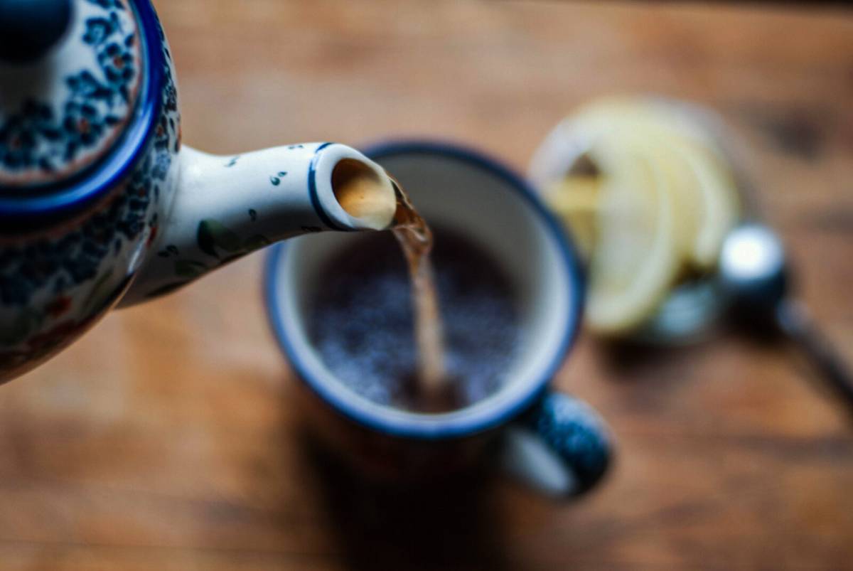 WHO alarmuje: gorąca herbata zwiększa ryzyko raka! Jaka temperatura jest bezpieczna?