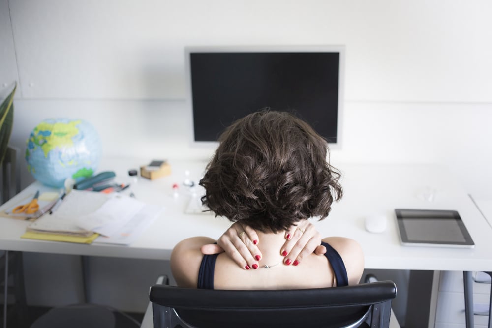“Praca na umowach śmieciowych jest szkodliwa dla zdrowia”. Co jeszcze kruszy naszą odporność psychiczną?