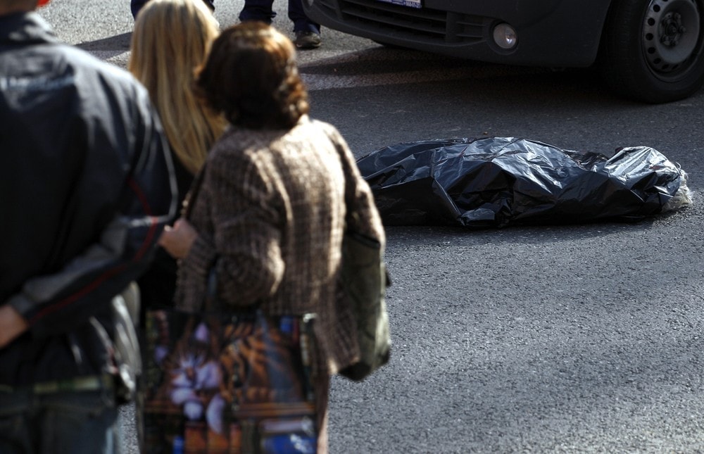 Dlaczego zamiast pomóc sięgamy po komórki? “Ludzie to urodzeni sadyści”