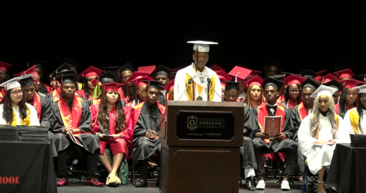 Bezdomny nastolatek wywalczył 3 mln dol. stypendiów. 40 uczelni zaproponowało mu indeks