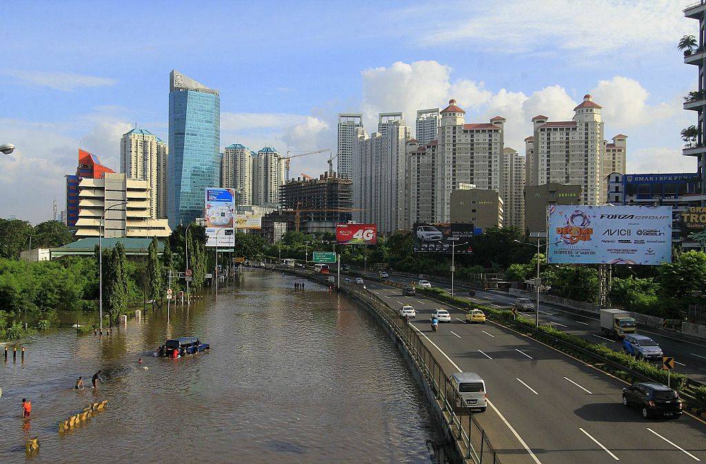 Indonezja przenosi stolicę z powodu katastrofy klimatycznej. Dżakarta tonie