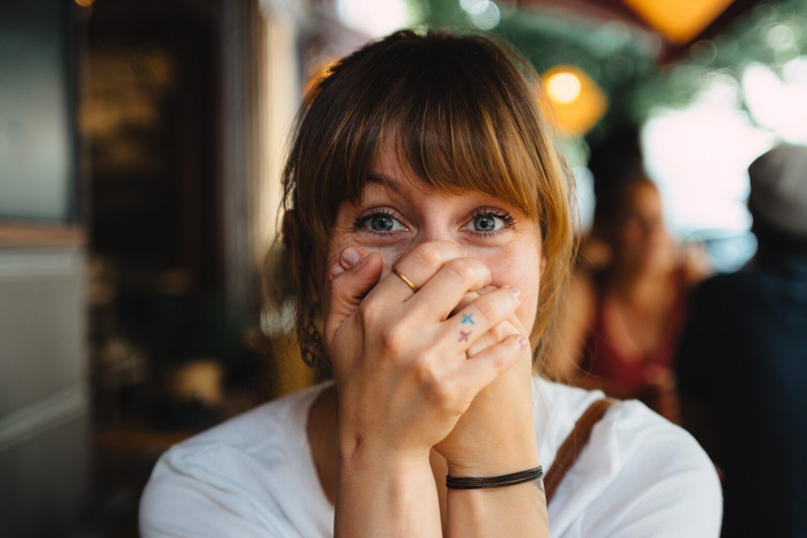 “Przeżyj żałobę po stracie idealnej tożsamości”. Jak znaleźć odwagę do bycia sobą?