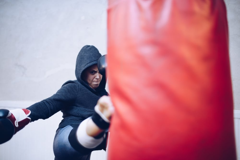 Teraz każdy chce trenować sztuki walki. Co dają boks, judo czy MMA (oprócz oczywistej umiejętności)?