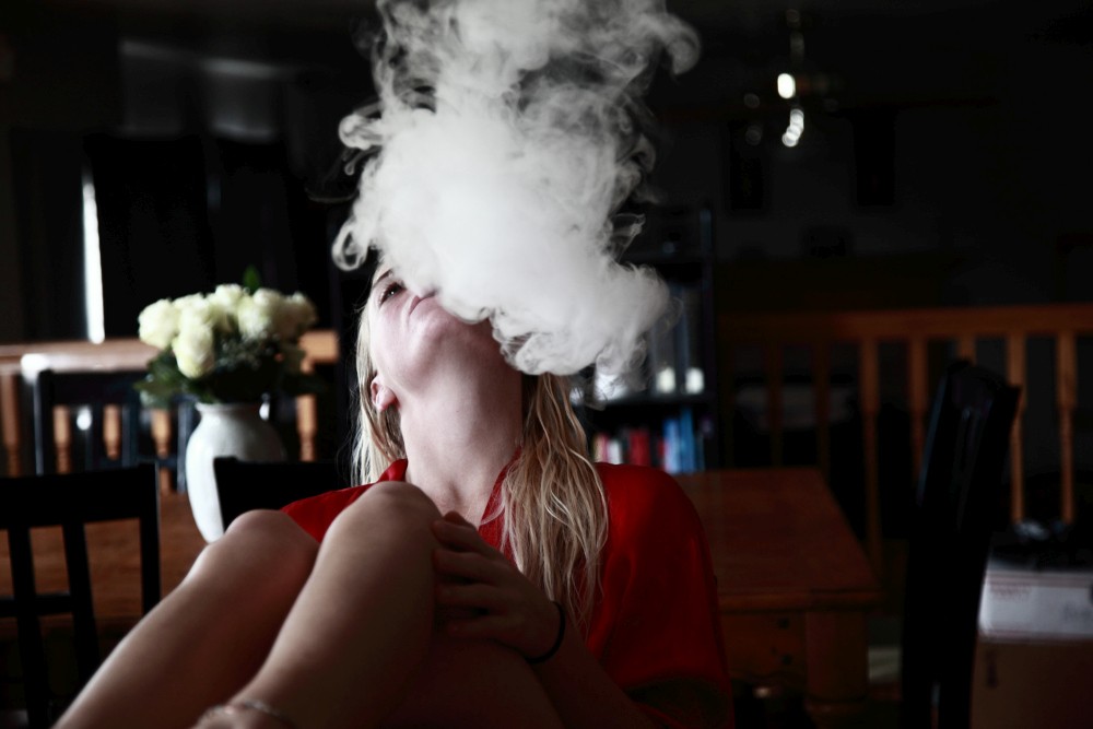Tajemnicza choroba płuc atakuje palących e-papierosy
