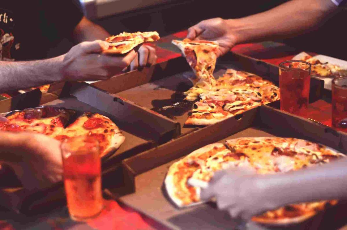 Batonik spalisz biegając 23 minuty, a pizzę… Naukowcy chcą takich przeliczników na opakowaniach