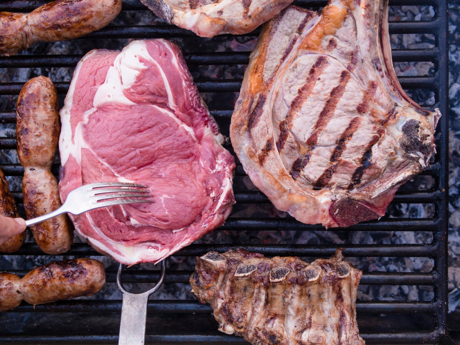 Nowe badanie: czerwone mięso jednak nam nie szkodzi. To jak w końcu z nim jest?