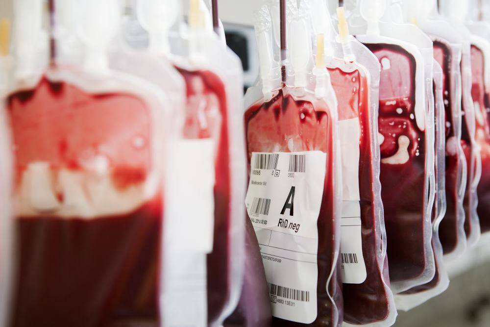 Krew od dawców wcale nie jest tak nieskazitelna, jak myślimy. “Kofeina, leki na kaszel”